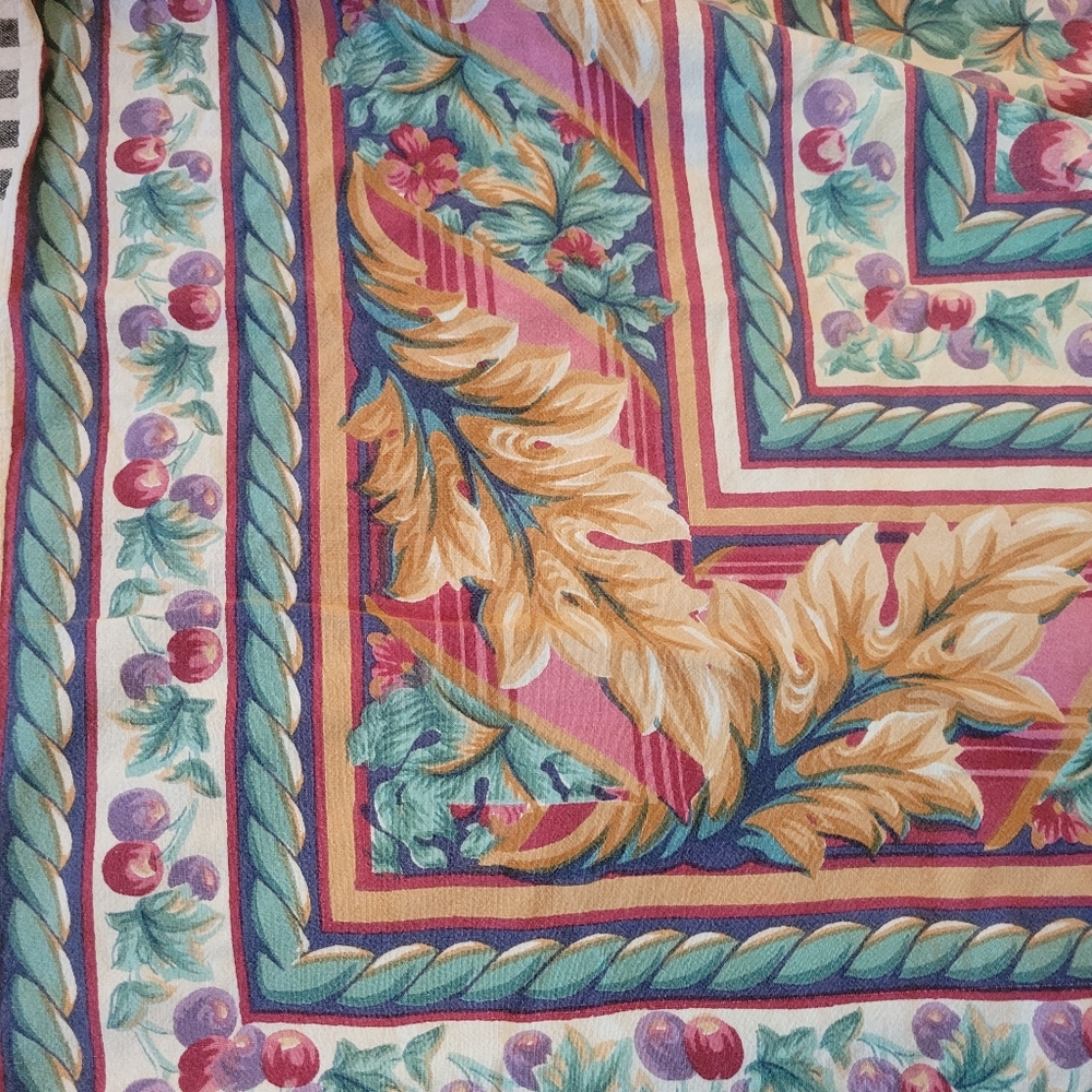 Vintage Floral Multicolor Tablecloth - Picture 8 of 9